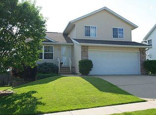 3724 Knight Dr SW, Cedar Rapids, IA 52404