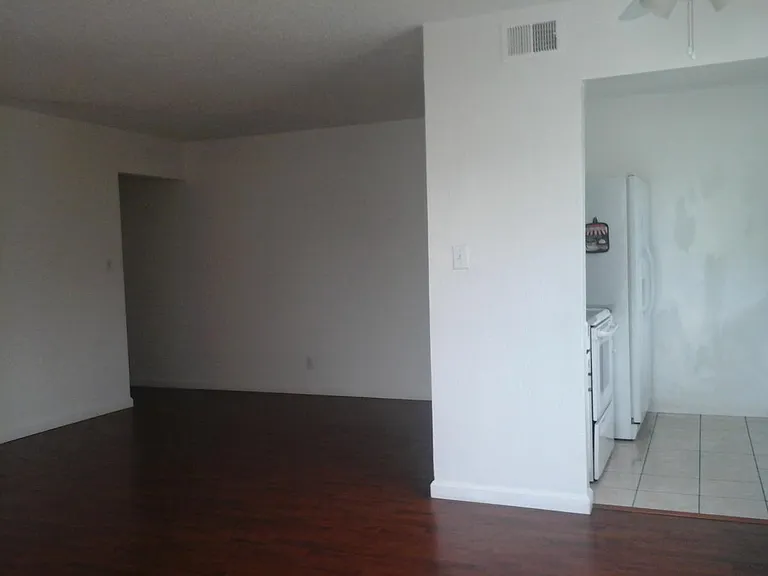 9017 Casals St #4 — Photo 10