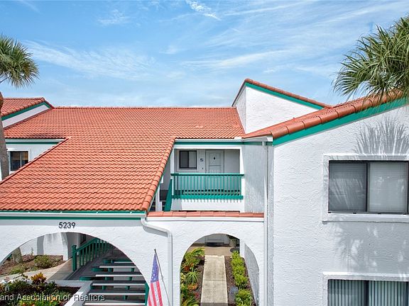 2nd image of 5239 Casablanca Cir N #Q25