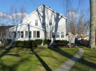 9138 Rivershore Dr, Niagara Falls, NY 14304