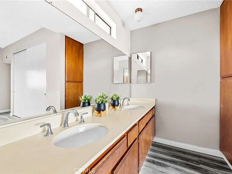 1407 Lakeside Ln — Photo 52