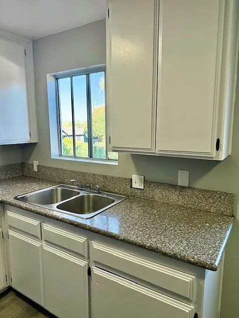 2 bed, 650 sqft, $2,200 — Photo 3