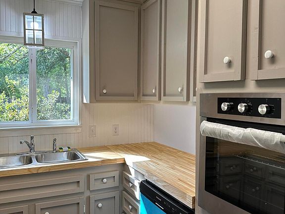 3rd image of 15314 Baywood Cir
