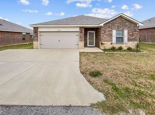 302 Breaux Ln, Mabank, TX 75147