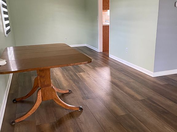 4th image of 3217 S 131st Cir