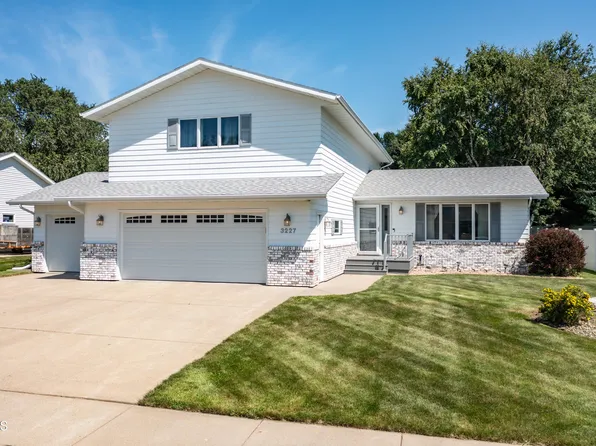 3227 Nevada St, Bismarck, ND 58503