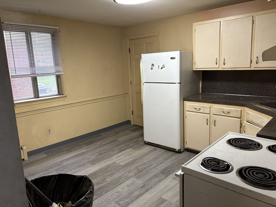 2nd image of 1072 Burnside Ave #2B