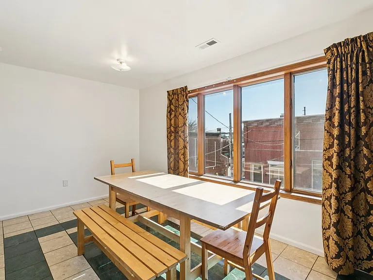 3379 Frederick St — Photo 15
