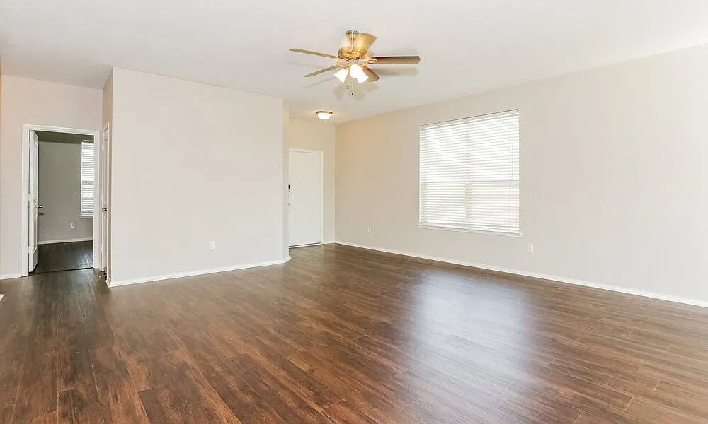 3 bed, 2.0 bath, 1544 sqft, $1,985 — Photo 3
