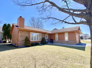 5412 S Morningside Ln, Milwaukee, WI 53221