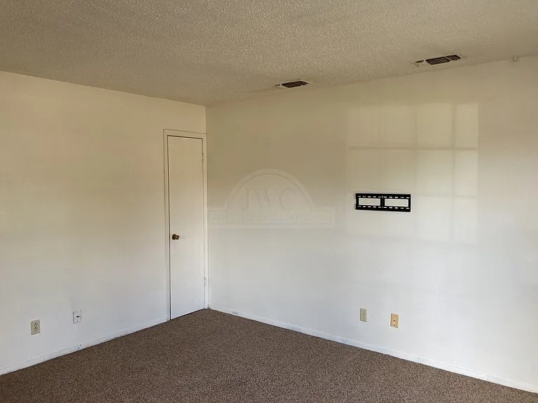 2103 Robert E Lee Dr — Photo 4