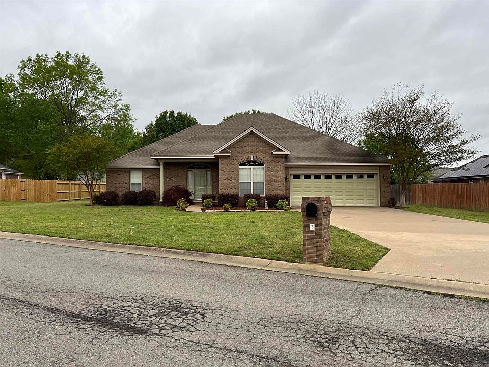 1st image of 3 Livingstone Dr