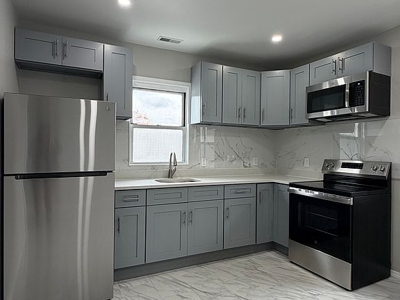 3rd image of 125 New St #2