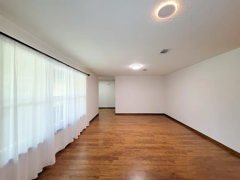 10282 Valley Dr S — Photo 10