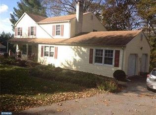 208 N Lochwood La, West Chester, PA 19380