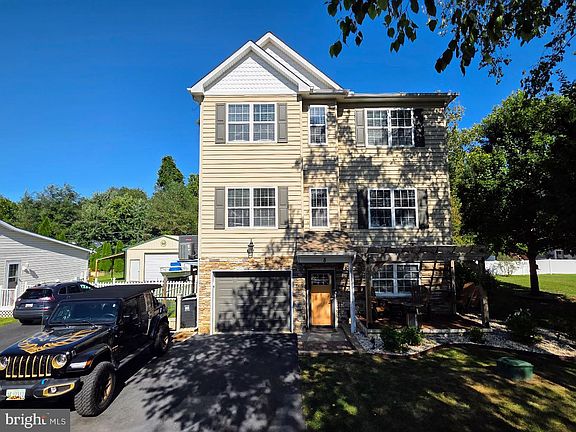 2nd image of 8 Elk Ln
