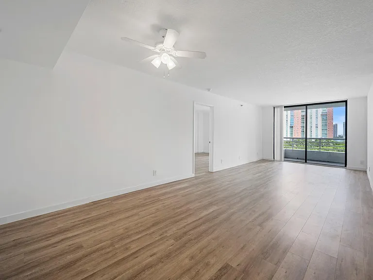 3300 NE 192nd St #915 — Photo 20