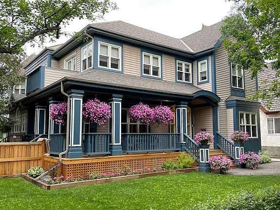 3rd image of 3019 E 6th St SW