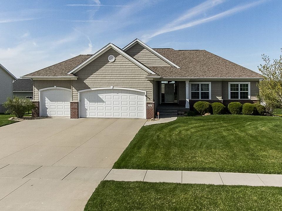 1st image of 840 White Pine Cir