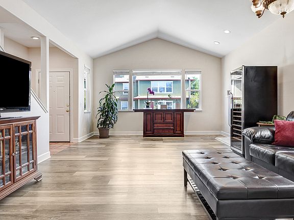4th image of 888 Starr Cir