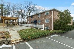 2nd image of 234 Low St APT 6