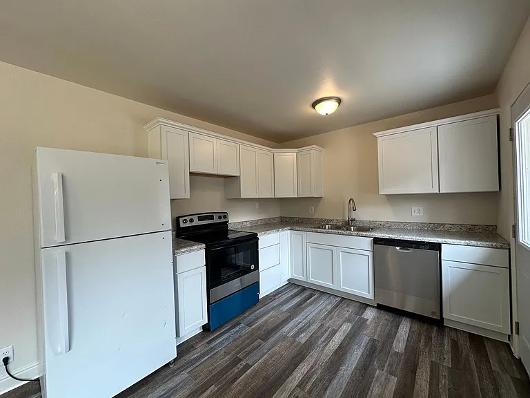 1755 Glendale Ave — Photo 5