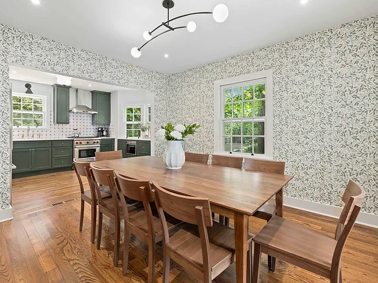 W Holly St — Photo 14