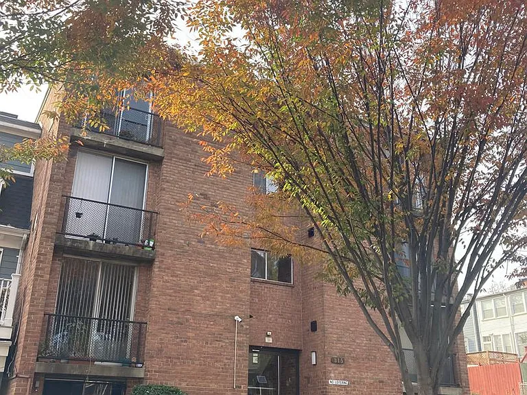 315 W St NE — Photo 2