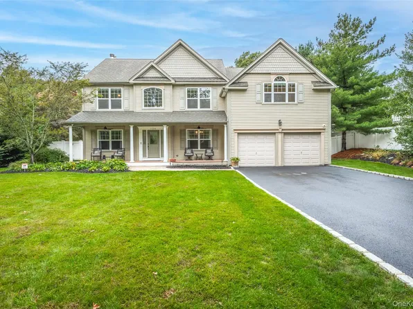 126 Roosevelt Boulevard, Hauppauge, NY 11788