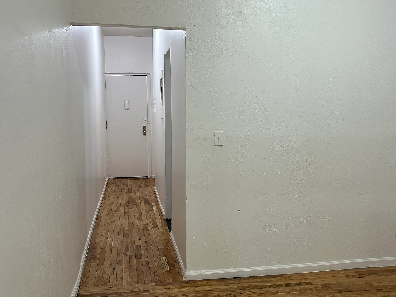 2204 Clarendon Road — Photo 3