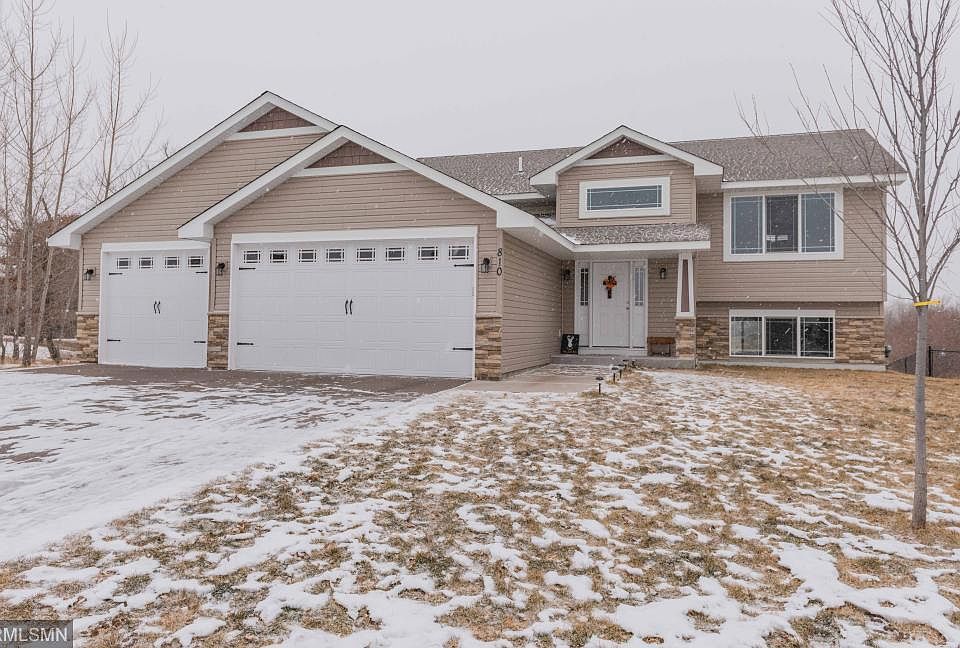1st image of 810 Winsome Way NE