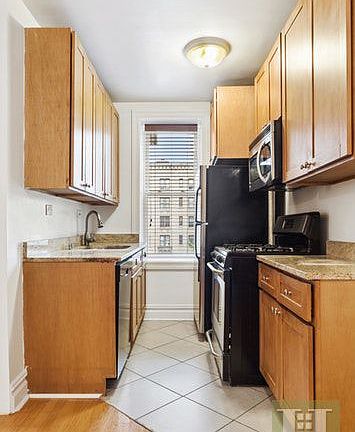 3rd image of 811 Walton Ave APT C1