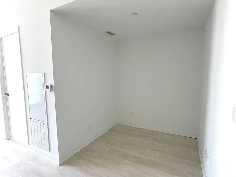 501 Yonge St #2203 — Photo 6