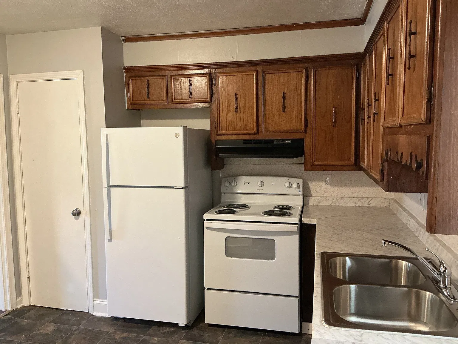 2 bed, 760 sqft, $975 — Photo 2