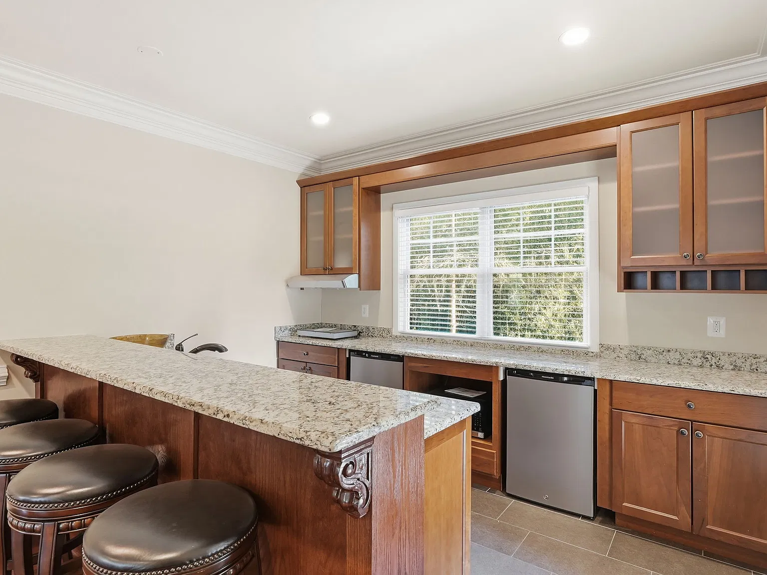 2 bed, $3,000 — Photo 1