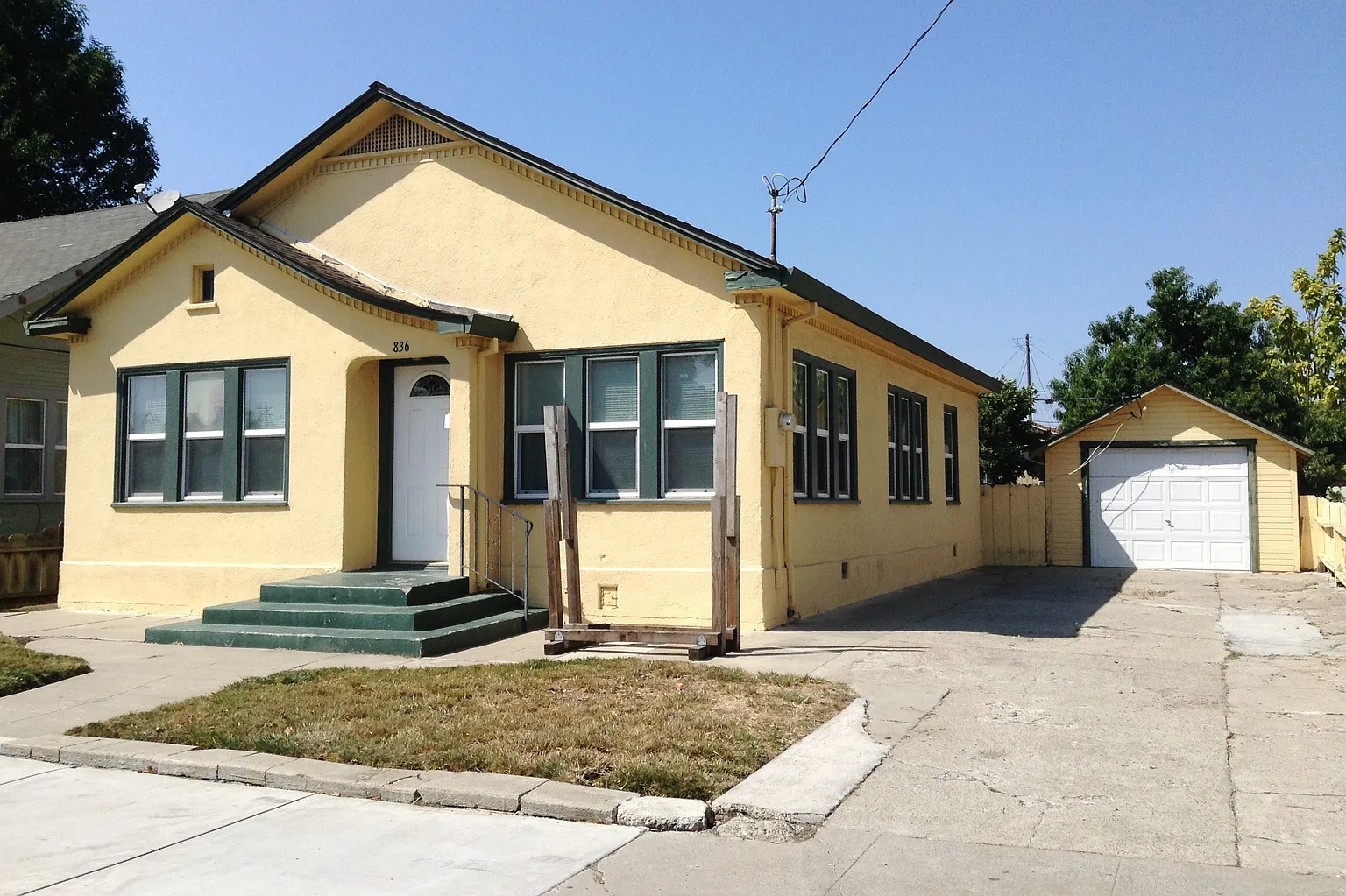 836 4th St photo 1