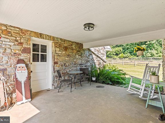 5th image of 1974 Meadow Ln
