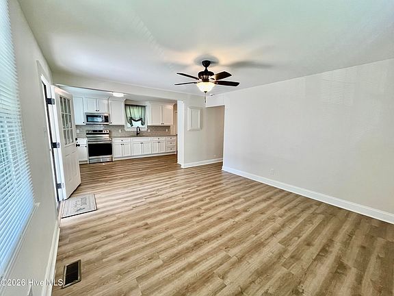 3rd image of 202 Banks Avenue