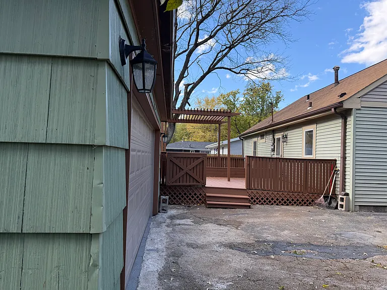 1713 E 46th Ave — Photo 17