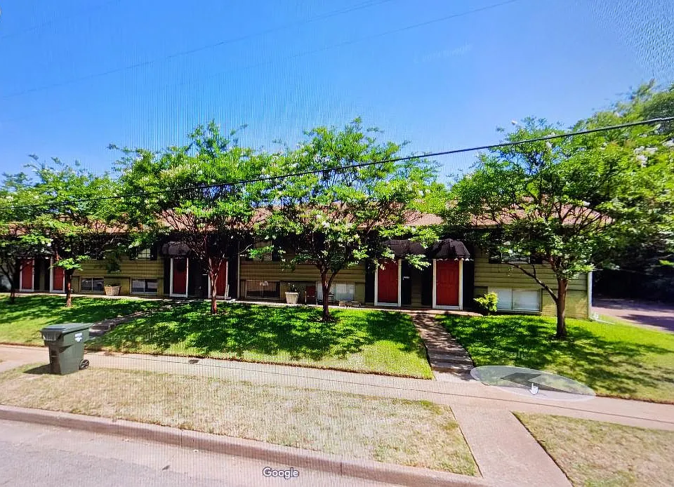 100 E 1st St #4