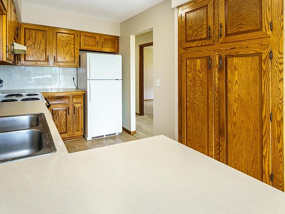 5th image of 10332 Balsam Ln