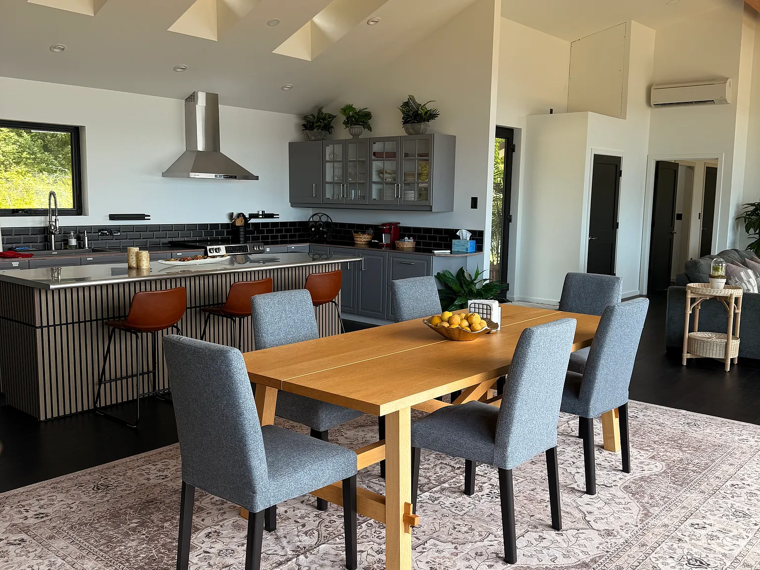 2 bed, 2.5 bath, 1730 sqft, $6,500 — Photo 4