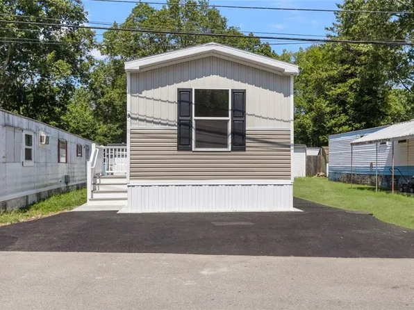 3 Foxtrot Dr, Charlestown, RI 02813