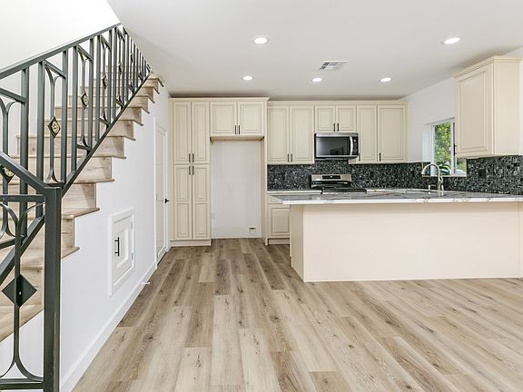 5th image of 2779 Mansfield Dr #101