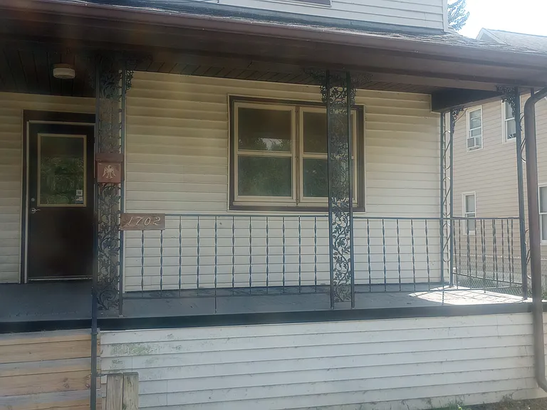 1702 W 7th St — Photo 3