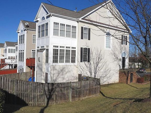 3rd image of 18465 Montview Sq