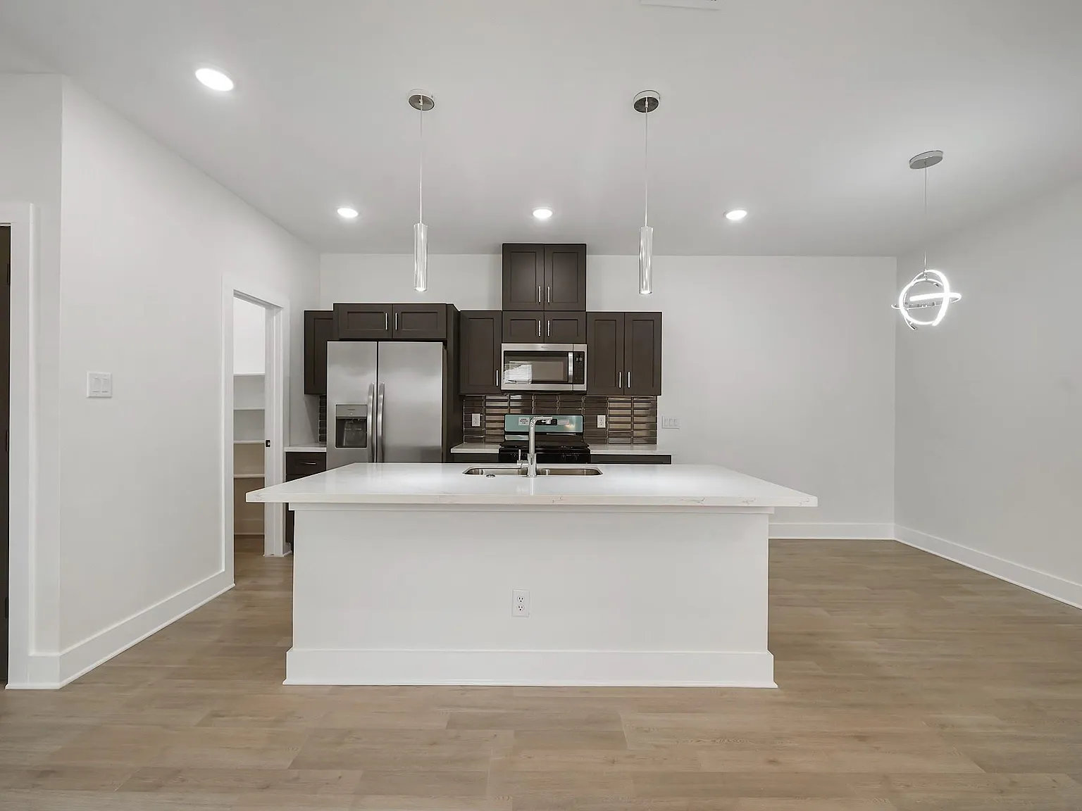 3 bed, 2.0 bath, 1144 sqft, $1,750 — Photo 4