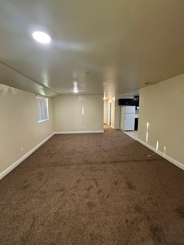 5 bed, 1752 sqft, $4,200 — Photo 2