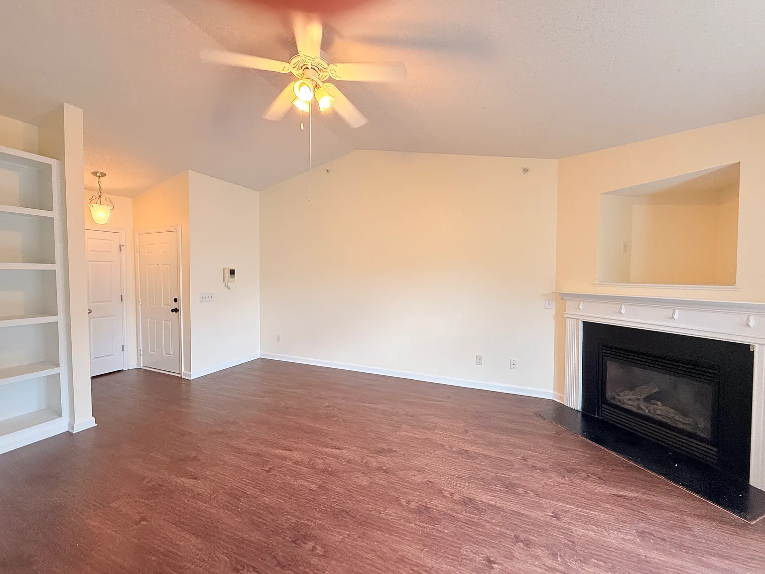 2 bed, 1148 sqft, $1,325 — Photo 2