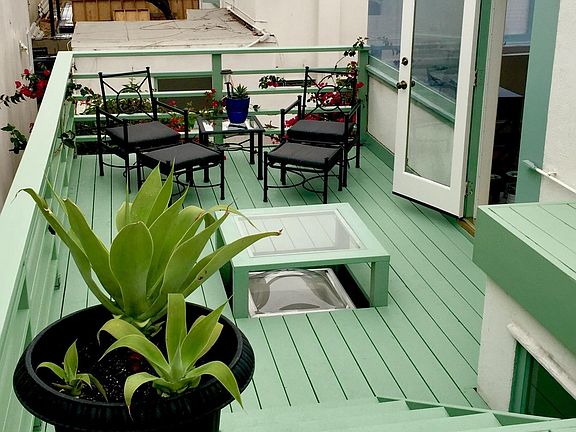 Upper sun deck 